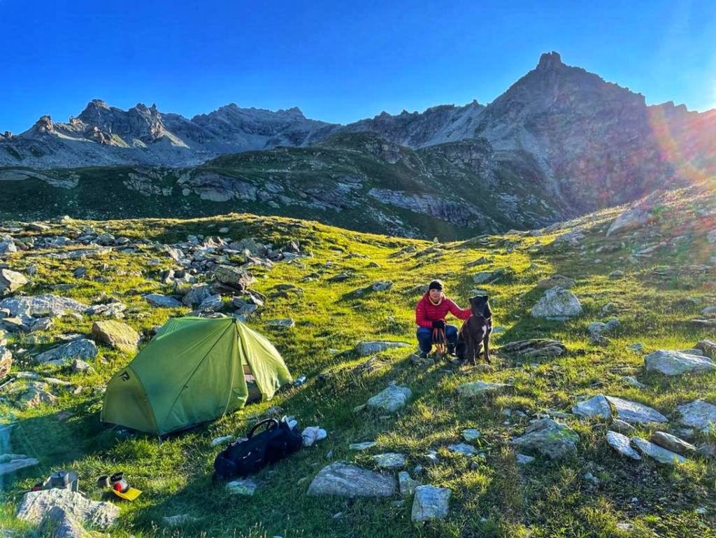 Nachtlager an einem See auf etwa 2600 m