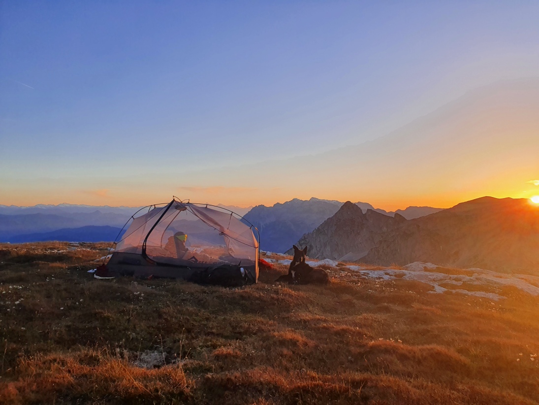 10 nützliche Ausrüstungssachen für Trekking, Bergtouren mit Hund, Radreisen und andere Outdoorabenteuer