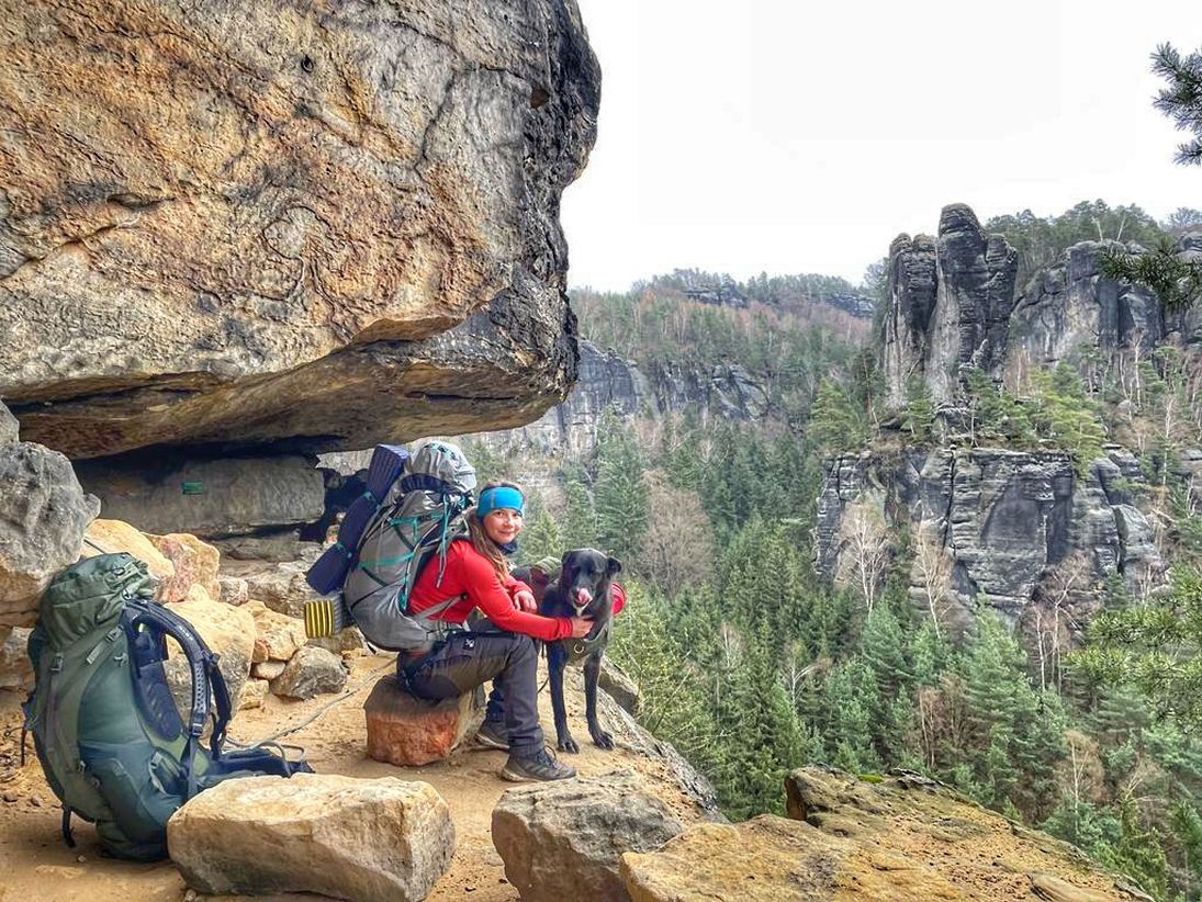 Klettern mit Hund: Ausrüstungstipps (Hunde-Geschirr für Klettersteig, Bergtour…) im Elbsandsteingebirge und alpin