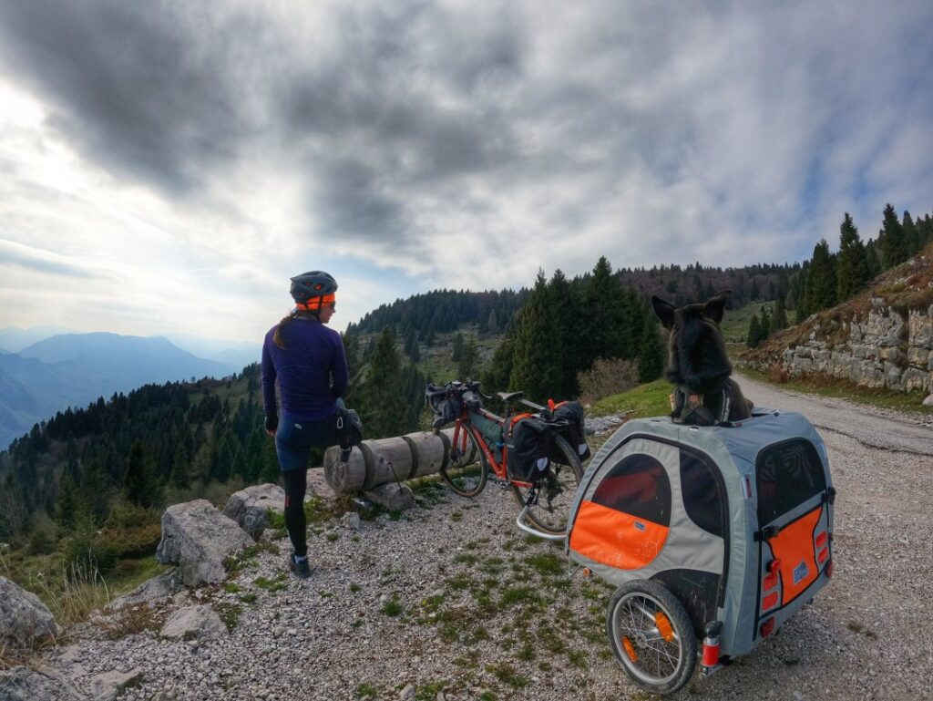 Bikepacking mit Hund auf dem Asiago Loop