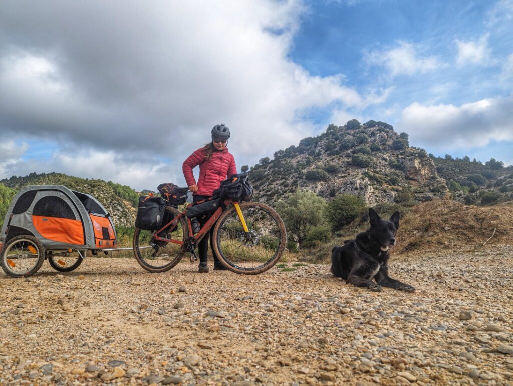 Bikepacking mit Hund - Empty Mountains - Montanas Vacias