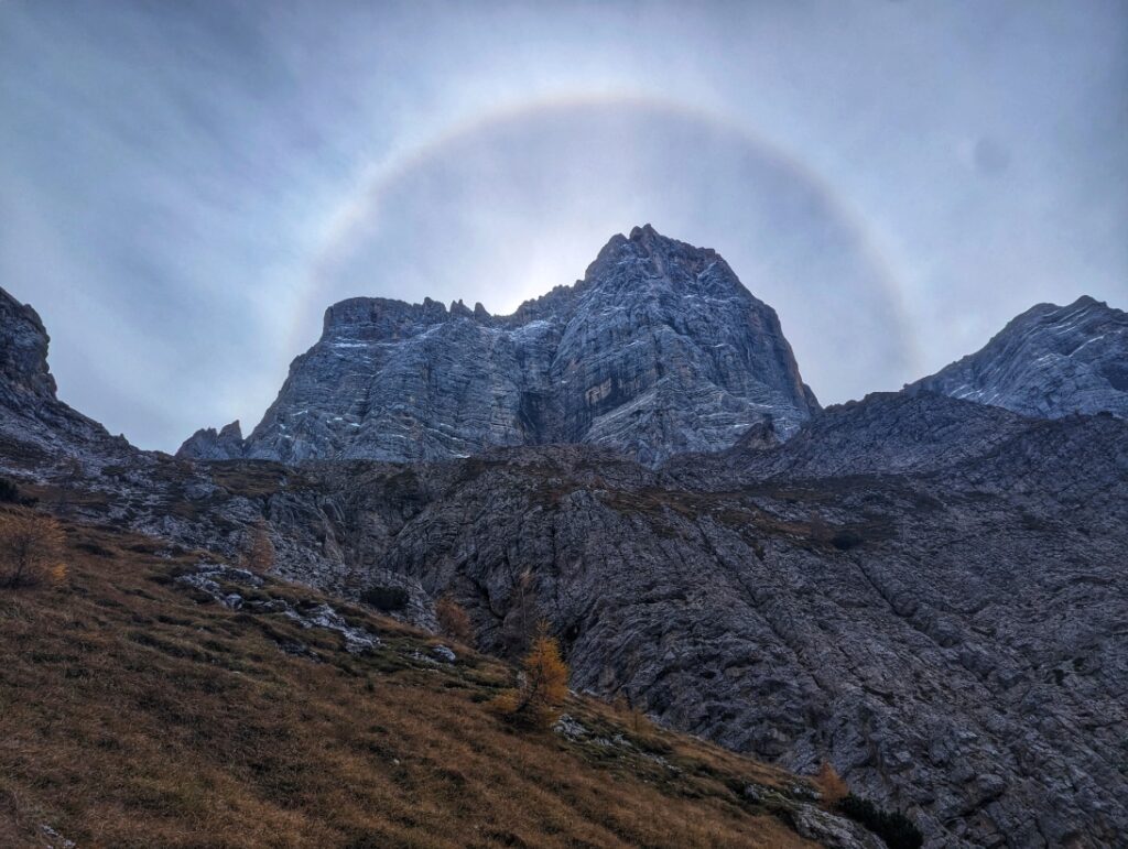 Monte Pelmo mit Halo (Lichthof)